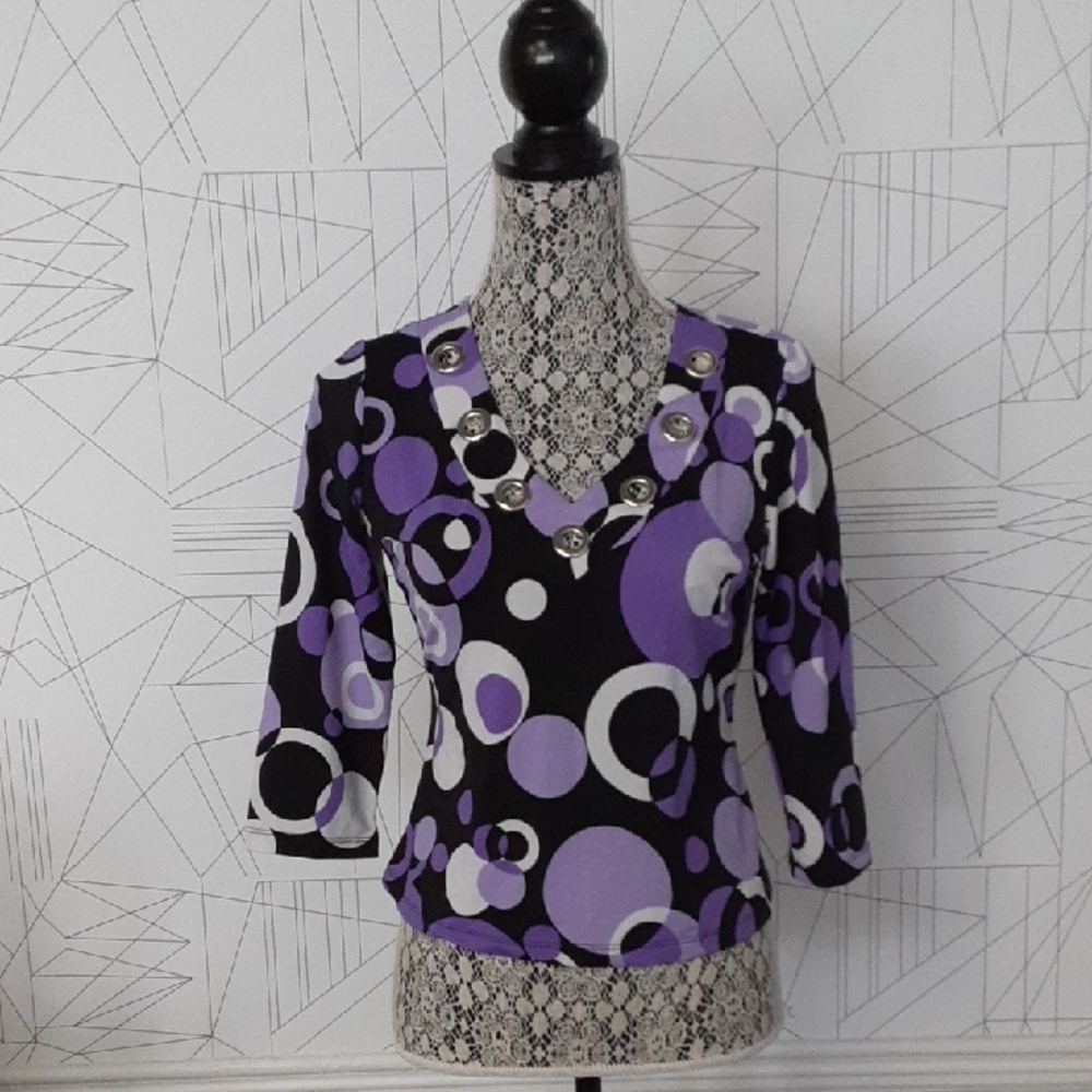 Black and White Graphic Fitted Blouse with 3/4 Sleeves